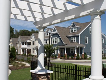 gables-at-the-riverfront-pergola-and-homes